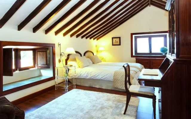 Luxurious Villa Oasis in Santa Brigida