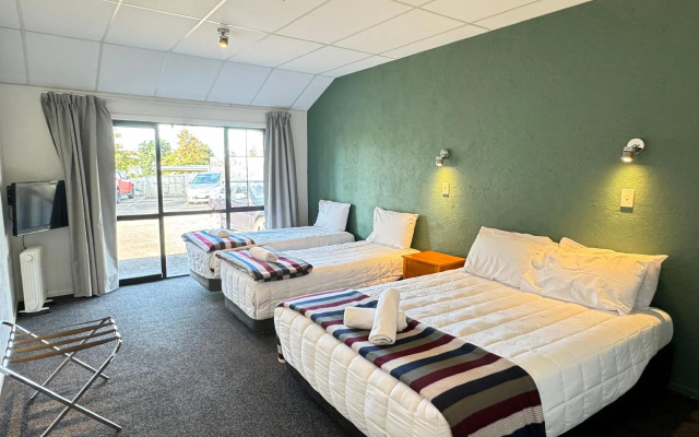 Oakwood Manor Motor Lodge