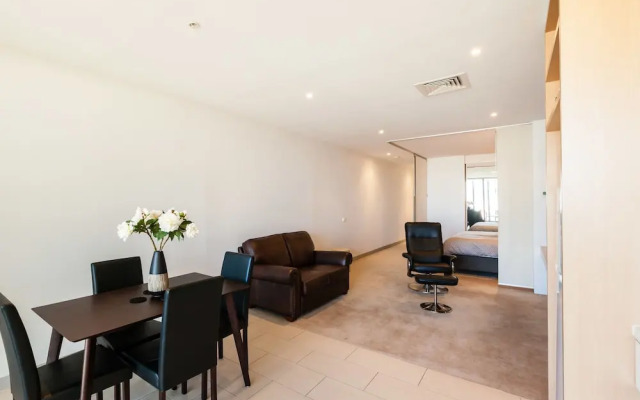 MILES, 1BDR Melbourne Apartment