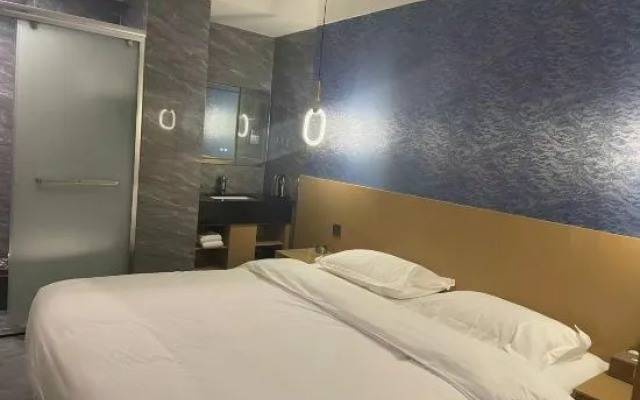 Qingmu Hotel (Nanjing Shanghai Road Subway Station Shigu Road)