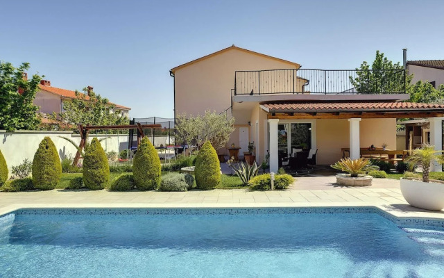 Modern Holiday Home With Pool in Medulin