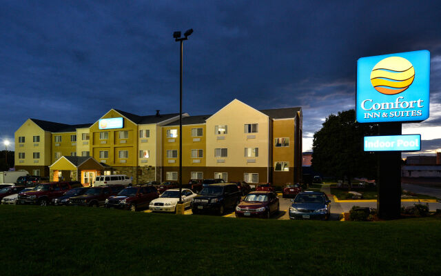 Comfort Inn & Suites Coralville - Iowa City near Iowa River Landing
