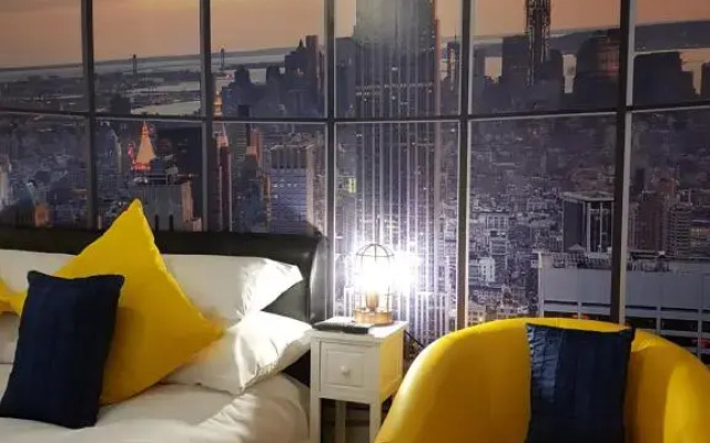 The New Yorker Mini Studio with Parking