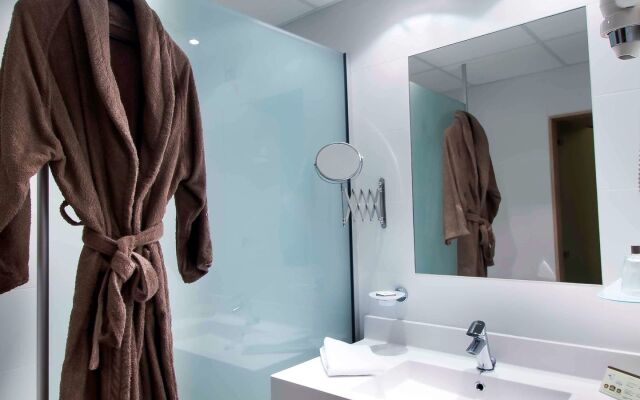 Ibis Styles Charleroi Airport Aero 44