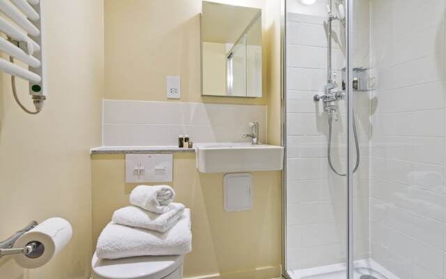 Superb Studio Apartment With Garden Views Near Camden