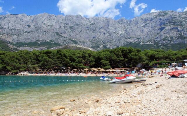 Apartments with a parking space Makarska - 19009