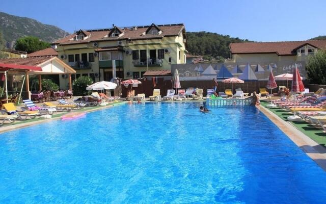 Carmina Hotel