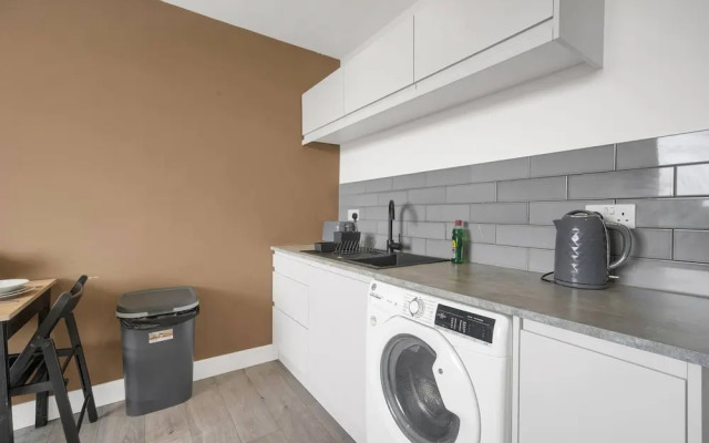 Stylish Modern Apartment - Free Parking - W