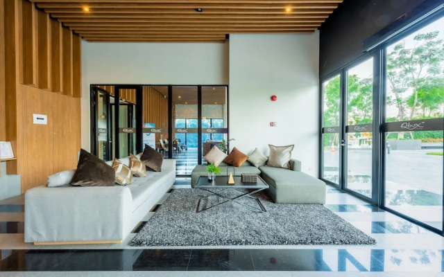 Q-Box Hotel Bangkok Blossom
