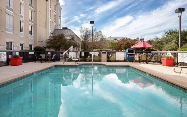 Hampton Inn & Suites Austin-Airport