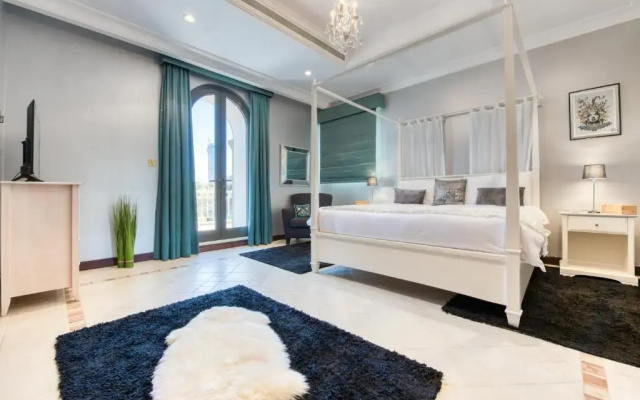 Maison Privee - Glamourous Beachfront Villa on The Palm w/ Pool