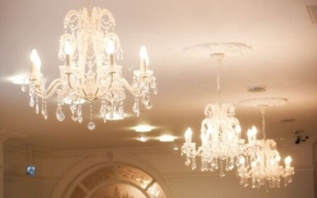 Eliot House Hotel