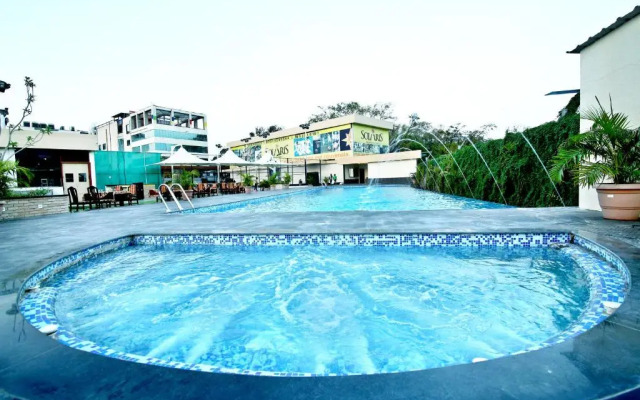 Solaris Hotel and Club