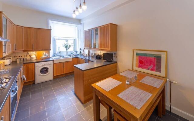 Stunning Tollcross Apartment