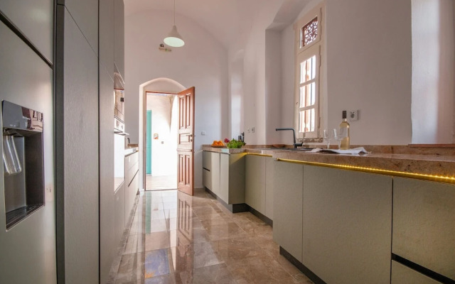 Emporio A Captivating 6-bed Villa in Nimborio