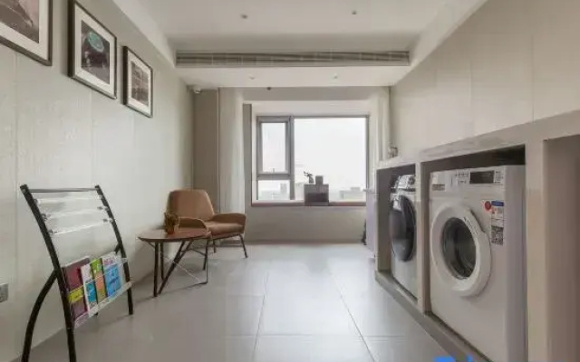 Homeinn Plus Hotel (Jinan West Railway Station East Square)