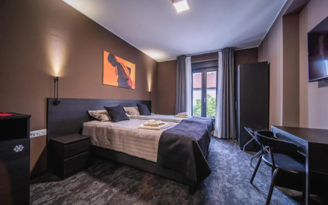 Rustica Rooms