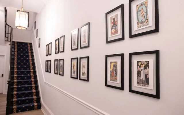 Thena Hotel - Chic and Cozy Studio