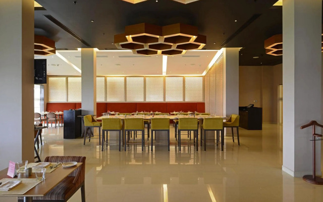Hotel Naveen Lakeside