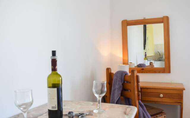 Comfy green studio/just 150m to the beach