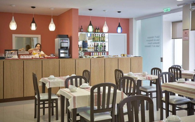Welcome In - Suites & Hostel