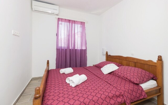 Beautiful Home in Vir With Wifi and 5 Bedrooms