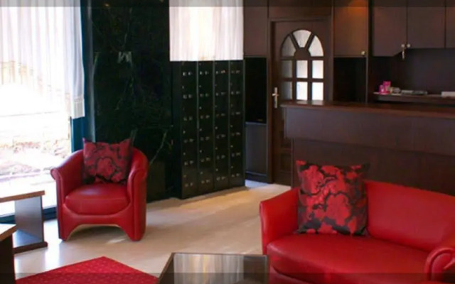Queen RA Hotel