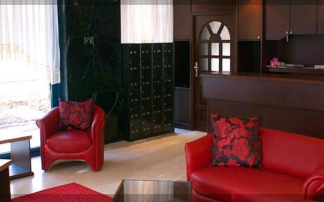 Queen RA Hotel