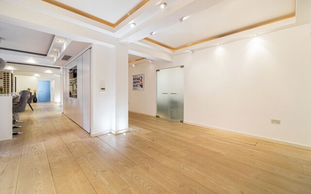 Exquisite 2400sqft 3 Bed Brick Lane Pad