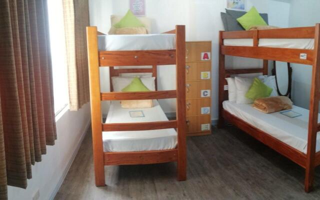 V - Rooms Hostel - Adults Only