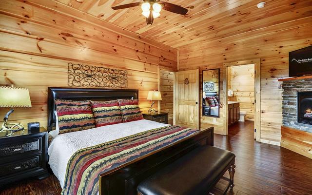 Foxwood Mansion Fourteen Bedroom Cabin