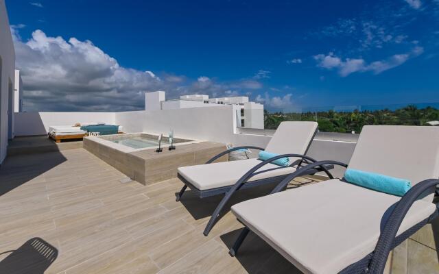 Gorgeous private roof with private picuzzi. A401