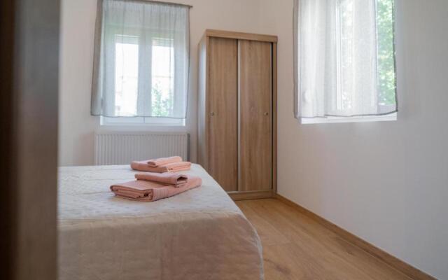 Zalman' s Cozy 1 BR Free Wifi Upper Place