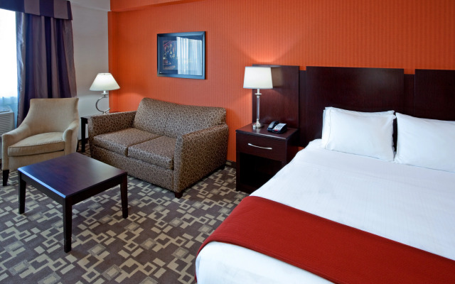 Holiday Inn Express Maspeth by IHG