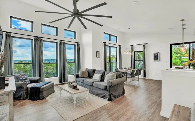 Luxury Lakeview Home W/pool-beach and Boat Access