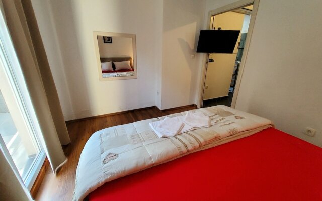 Self Contained 4 Sleeper Apartment in Split