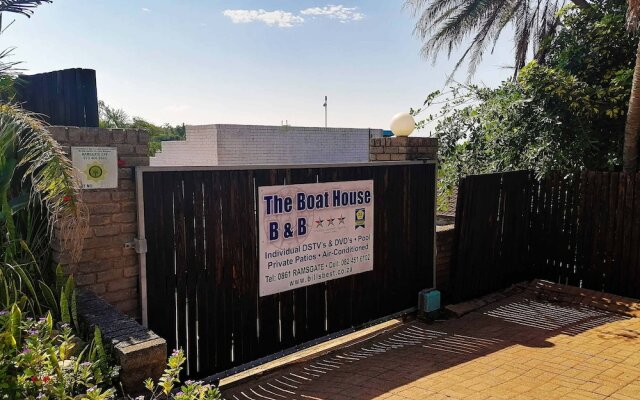 Boathouse Bed and Biscuit - Upper Deck