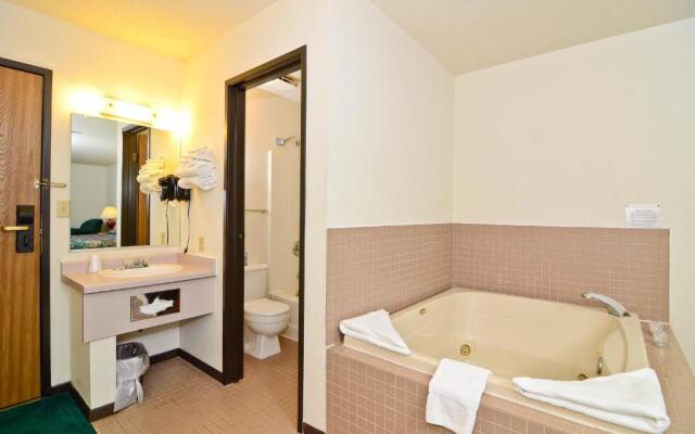 AmeriVu Inn and Suites - Hayward WI