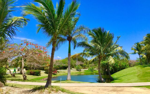 Los Corales Beach Village