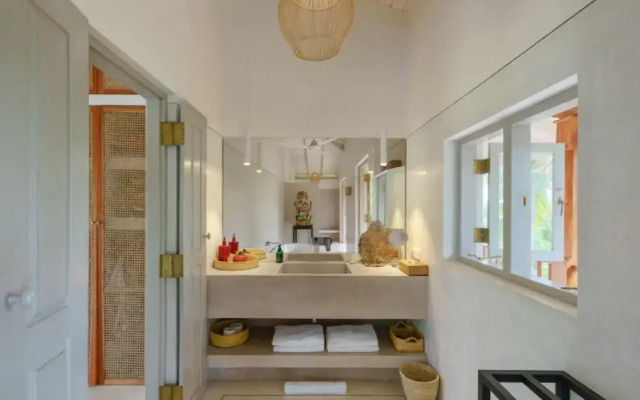 Cool and Contemporary Hilltop Villa With Ocean Views