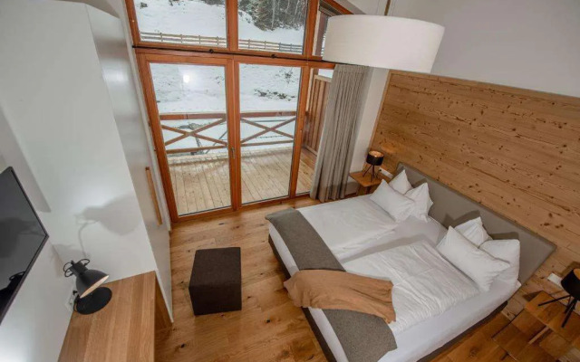 Skylodge Alpine Homes