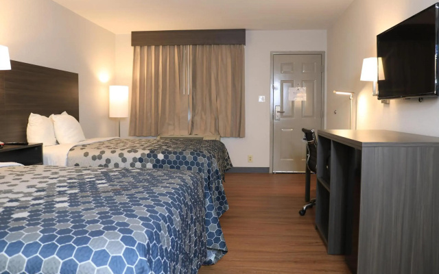 Econo Lodge Inn & Suites Southeast
