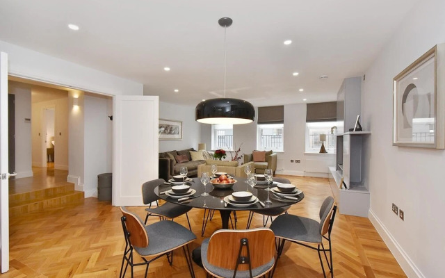 Stunning Mayfair 3 Bed 8 Million Air Conditioned