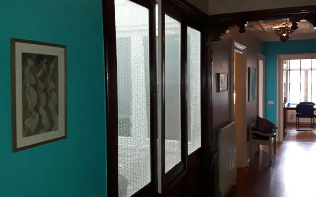 verzorgde kamer in monumentenpand