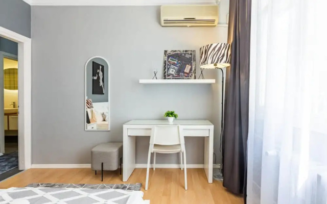 Spacious Apartment on Bagdat Street Kadikoy