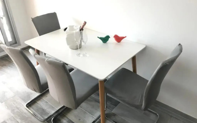 Appartement 2 pieces, renove, 2 piscines+tennis, mer, climatisation