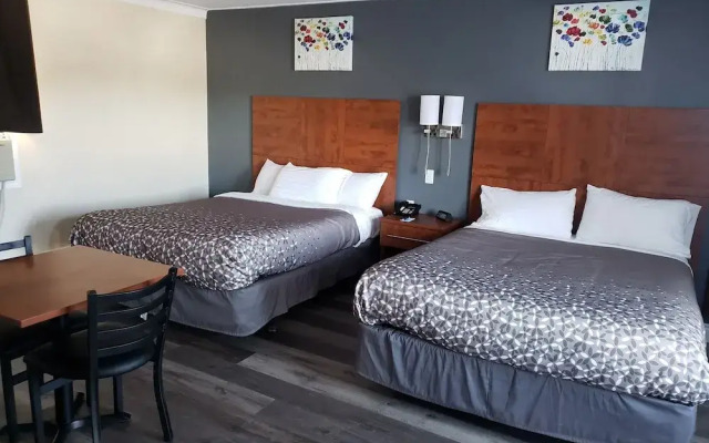 Moonlight Inn and Suites