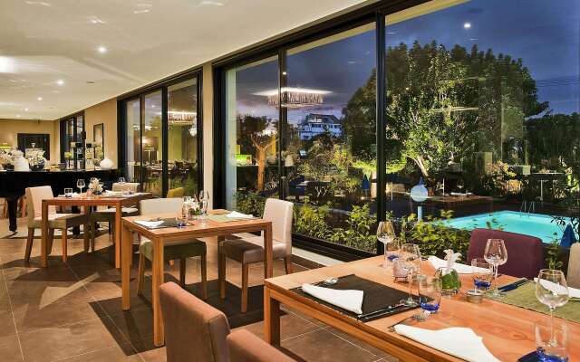 Carlton Hotel