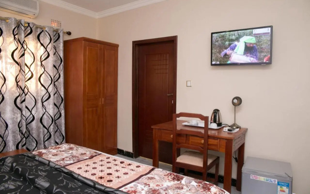 Glitz Cloud 9 Suites