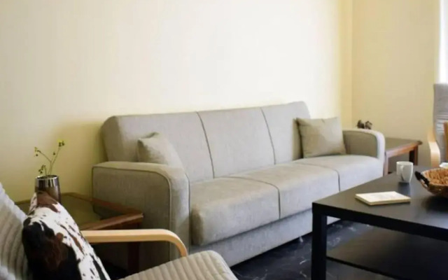 Marble Cool 2-bedroom Down Town Yard House